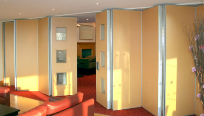 Balcony Glass Enclosure in Dubai: Sliding and Folding System Guide