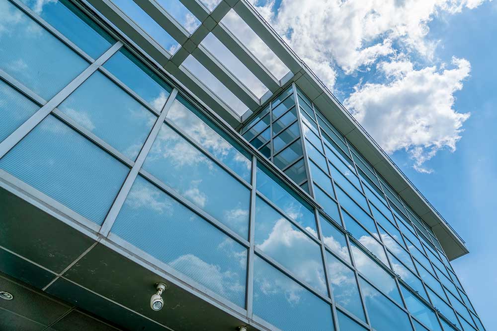 Laminated Glass Replacement in Dubai: Safety, Security, and Specification Guide